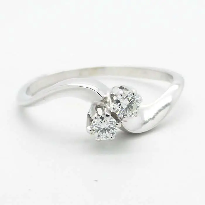14K white gold ring with 0.18 ct worth of diamonds