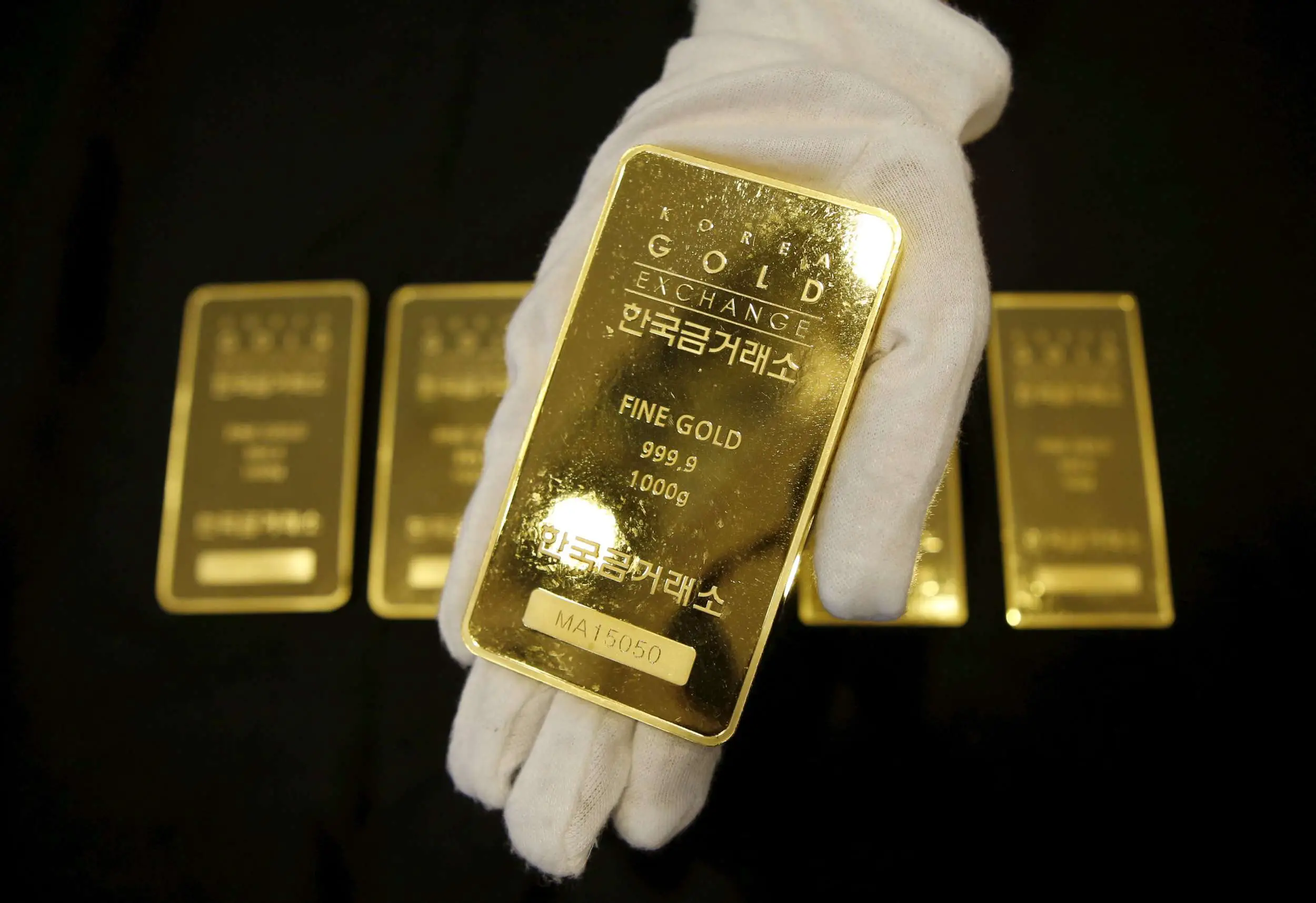 Airport Cleaner Finds $325,000 of Gold Bars in Trashand ...