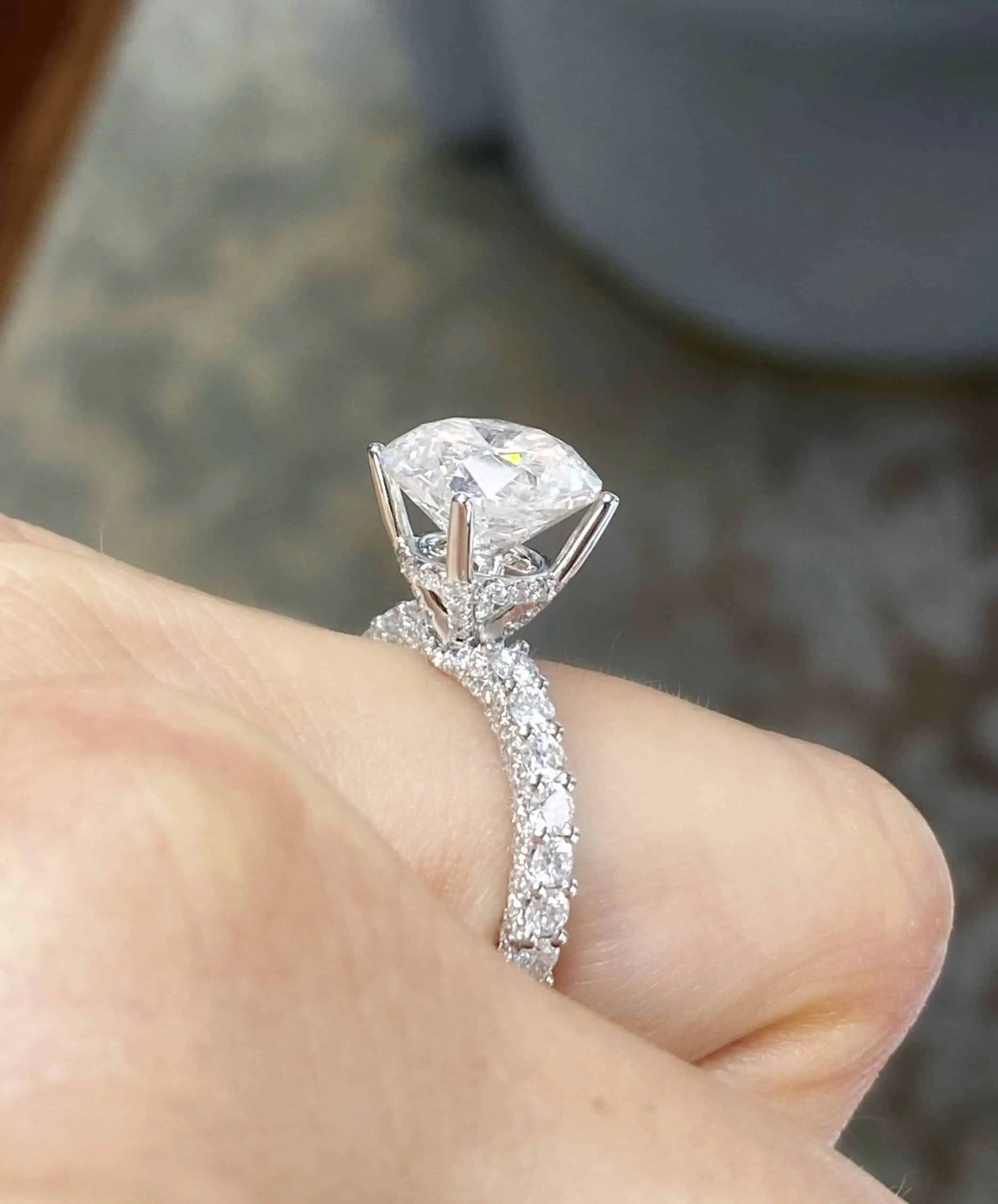 Amazing 18k White Gold 6.43ct diamond engagement ring