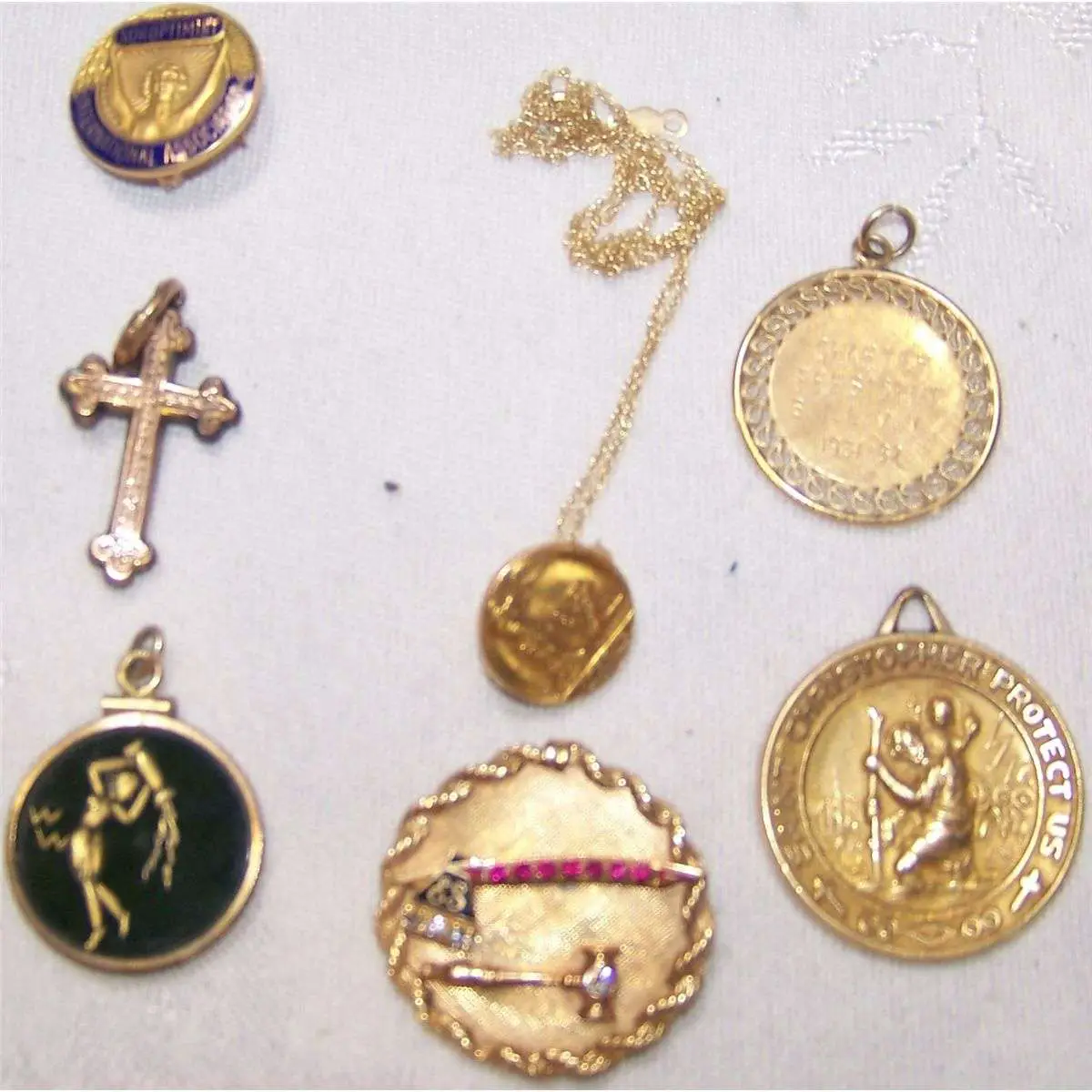 Assorted 14K yellow gold Jewelry weighing 21.6 Grams + 10K ...
