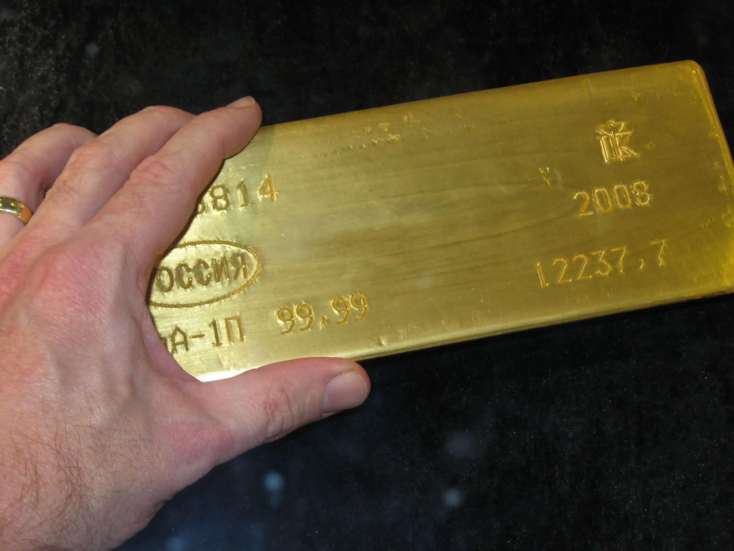 Gold officially ridiculously overpriced at over $23,000 a ...