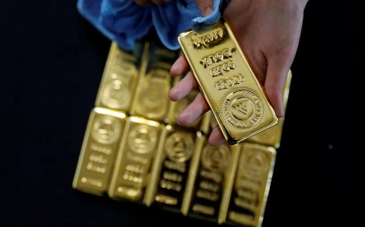 Gold price at six