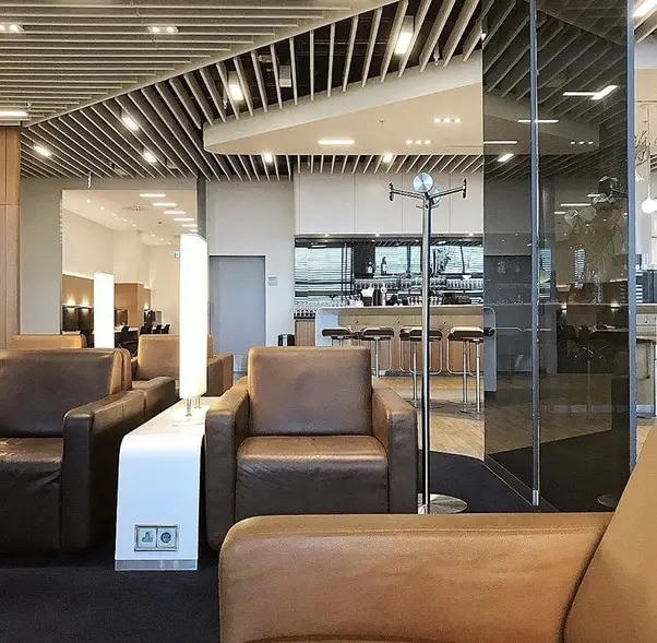 How to access airport lounges for free