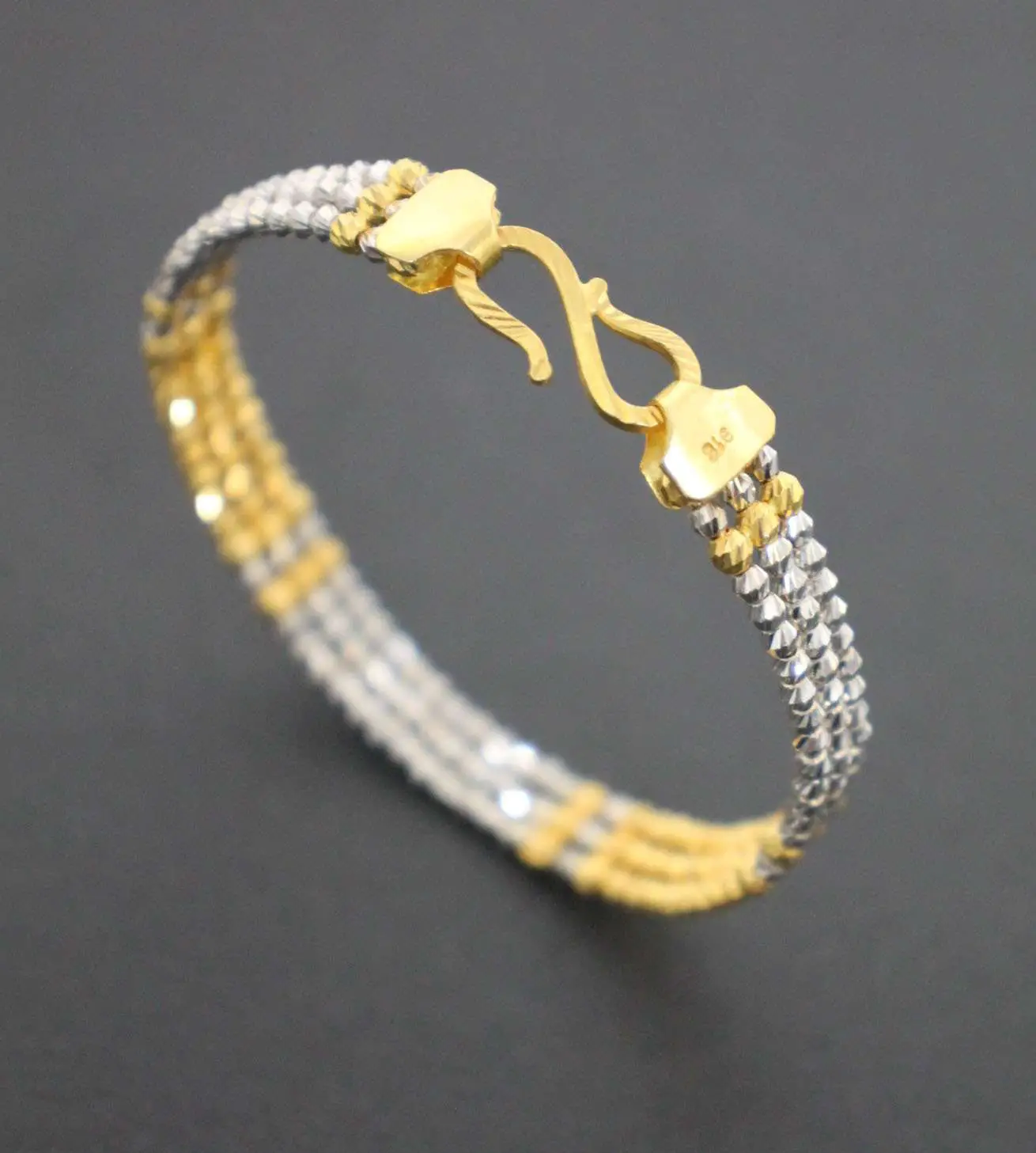 Ladies 22K Yellow Gold Round Bangle Bracelet 20.2 Grams