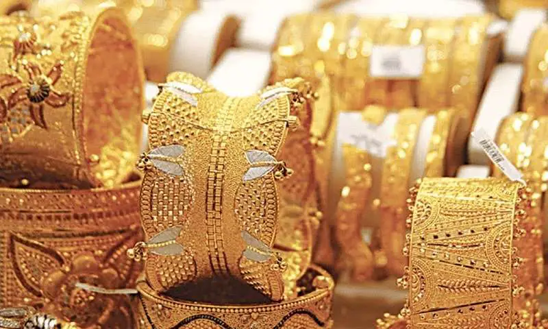 Per tola gold price plunges by Rs3,400
