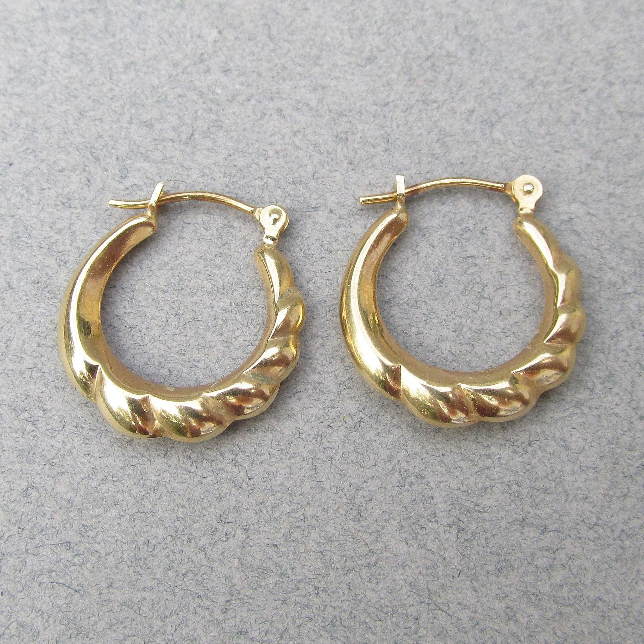 Vintage Classic Small Ribbed Solid 14k Yellow Gold Hoop Earrings